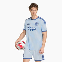 Tercera equipación