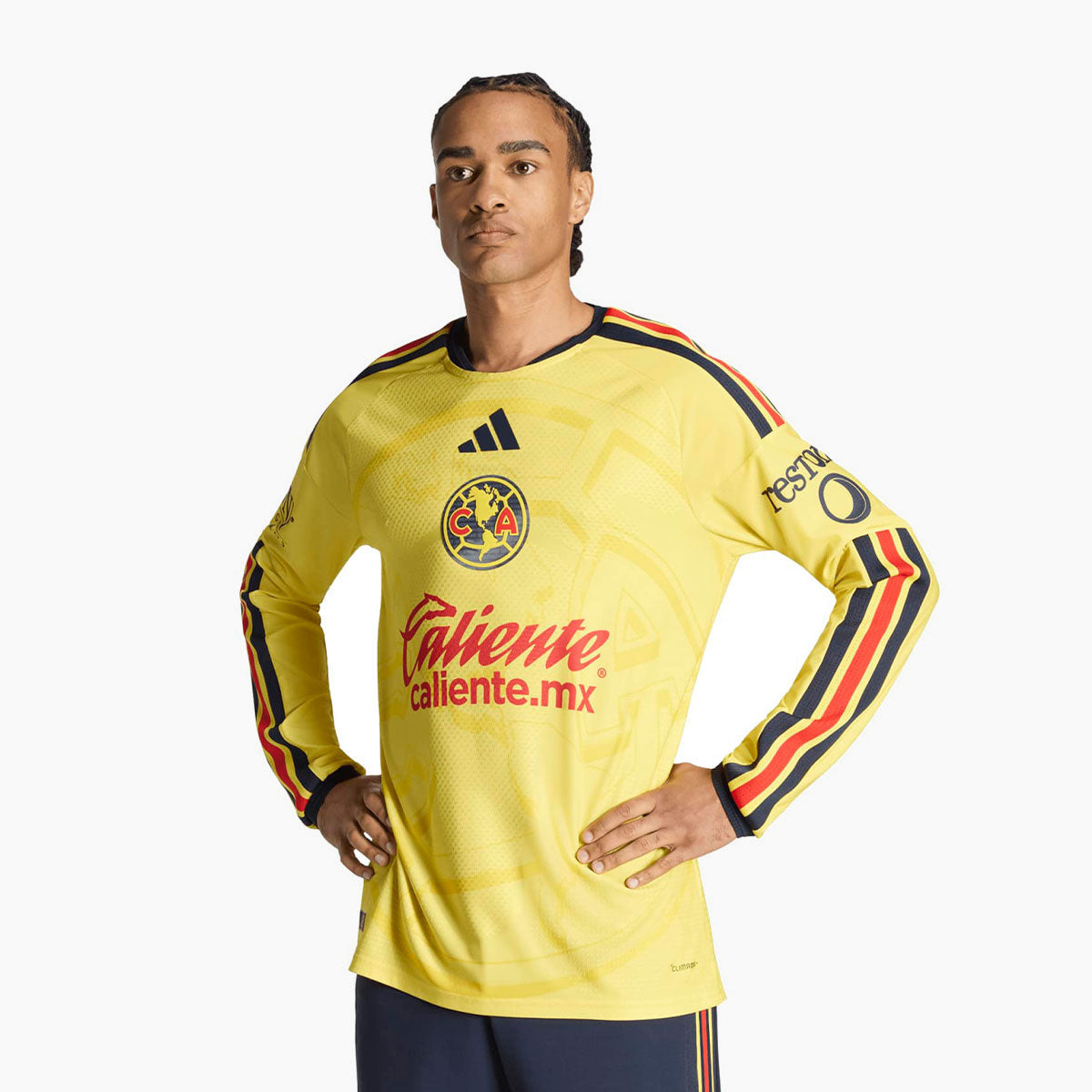 Club america Heim Spielerversion Langarm Trikot 2026/27 - Vorderansicht am Modell
