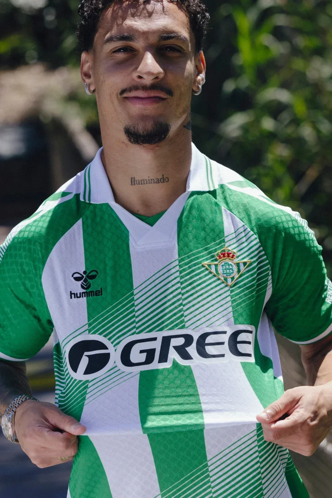 Real Betis 2026/27 Heim Fantrikot - Vorderansicht in der offiziellen Vereinskampagne