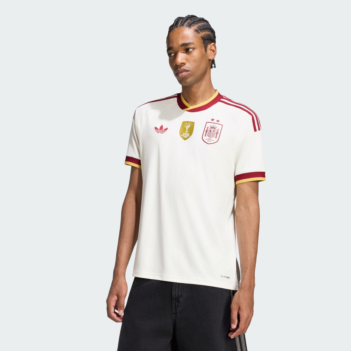 Spanien 2026 Auswaerts Weltmeister Fantrikot - Vorderansicht am Modell