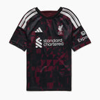 Liverpool Kinder Dritte kit 2026/27 - Vorderansicht im Studio