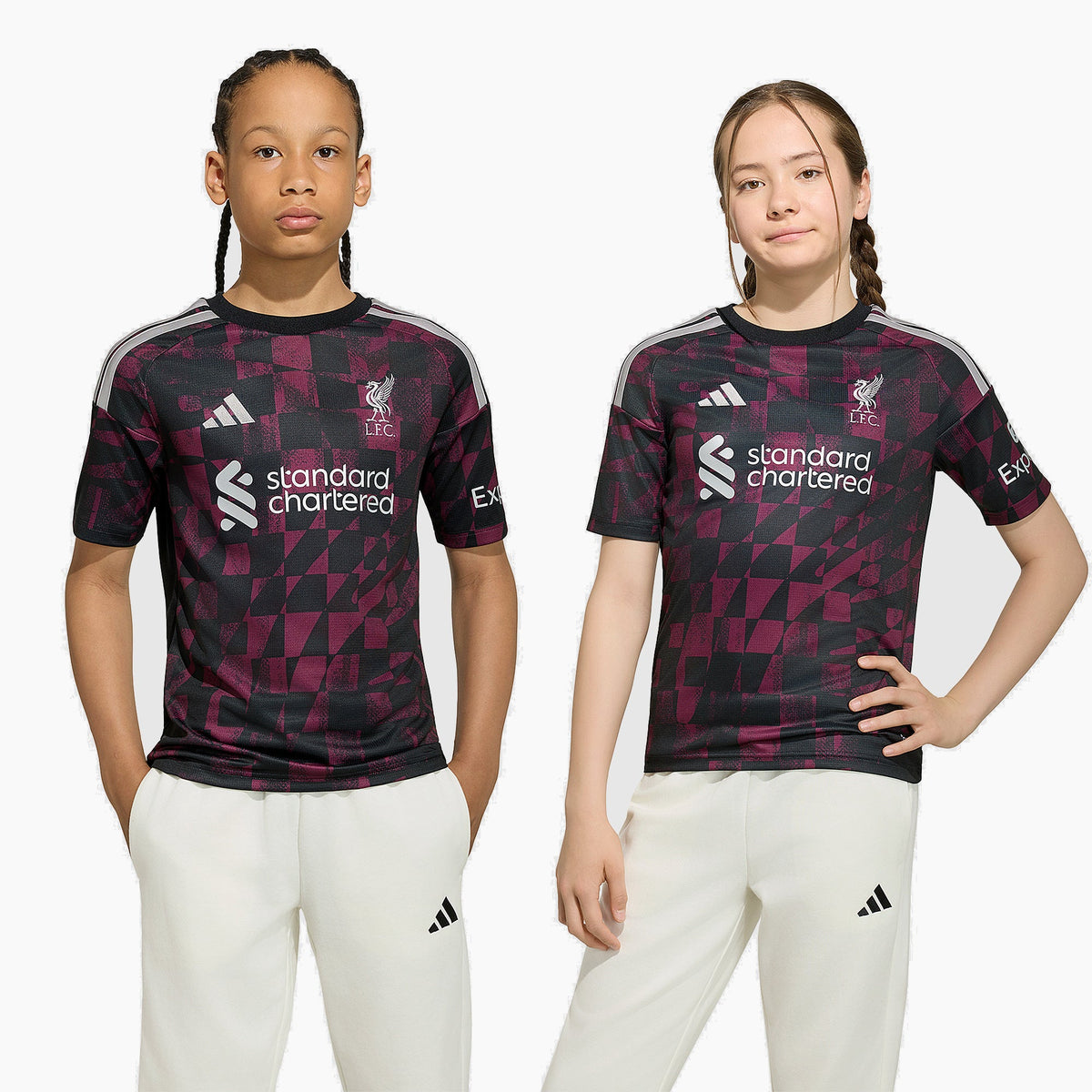 Liverpool Kinder Dritte kit 2026/27 - Vorderansicht am Modell
