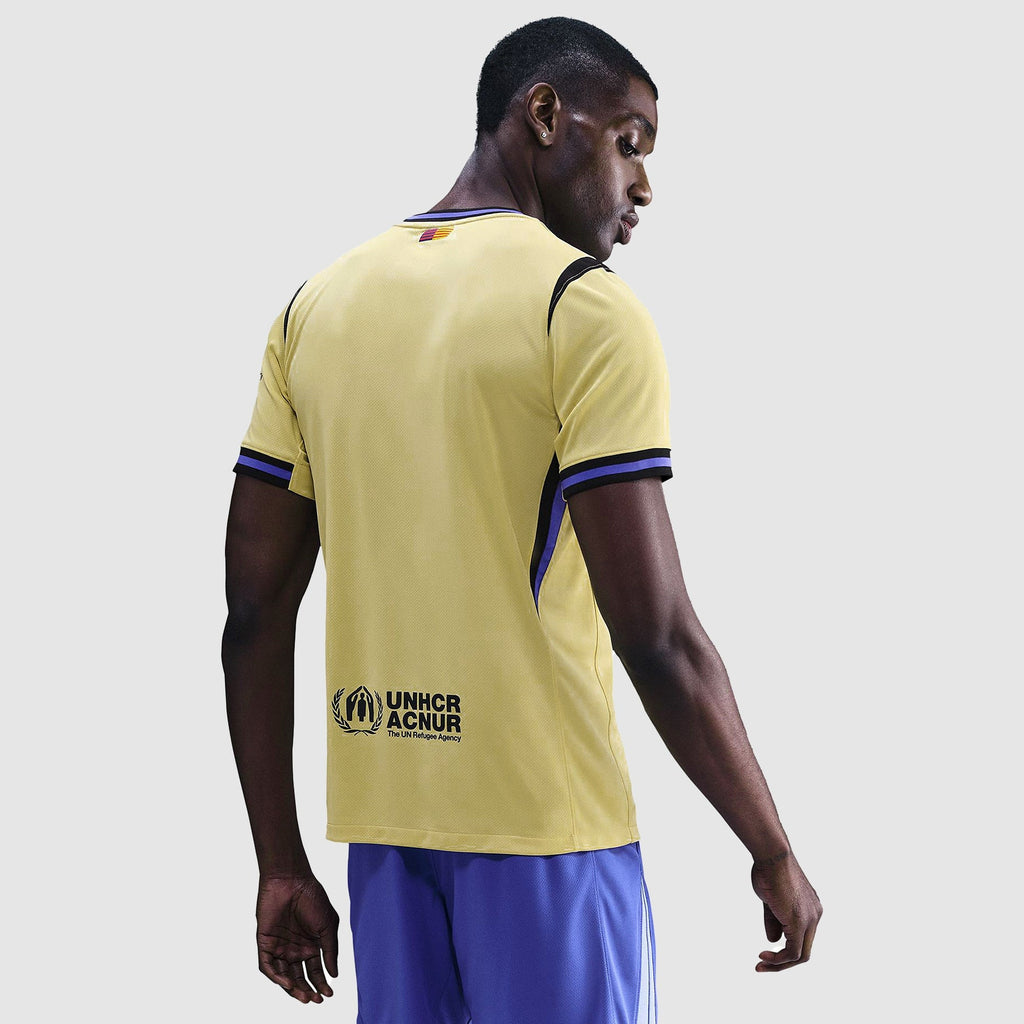 Barcelona Auswärts Trikot 2025/26 - Rückansicht am Modell