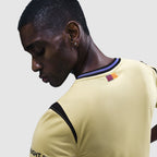 Barcelona Auswärts Trikot 2025/26 - Schulterdetail