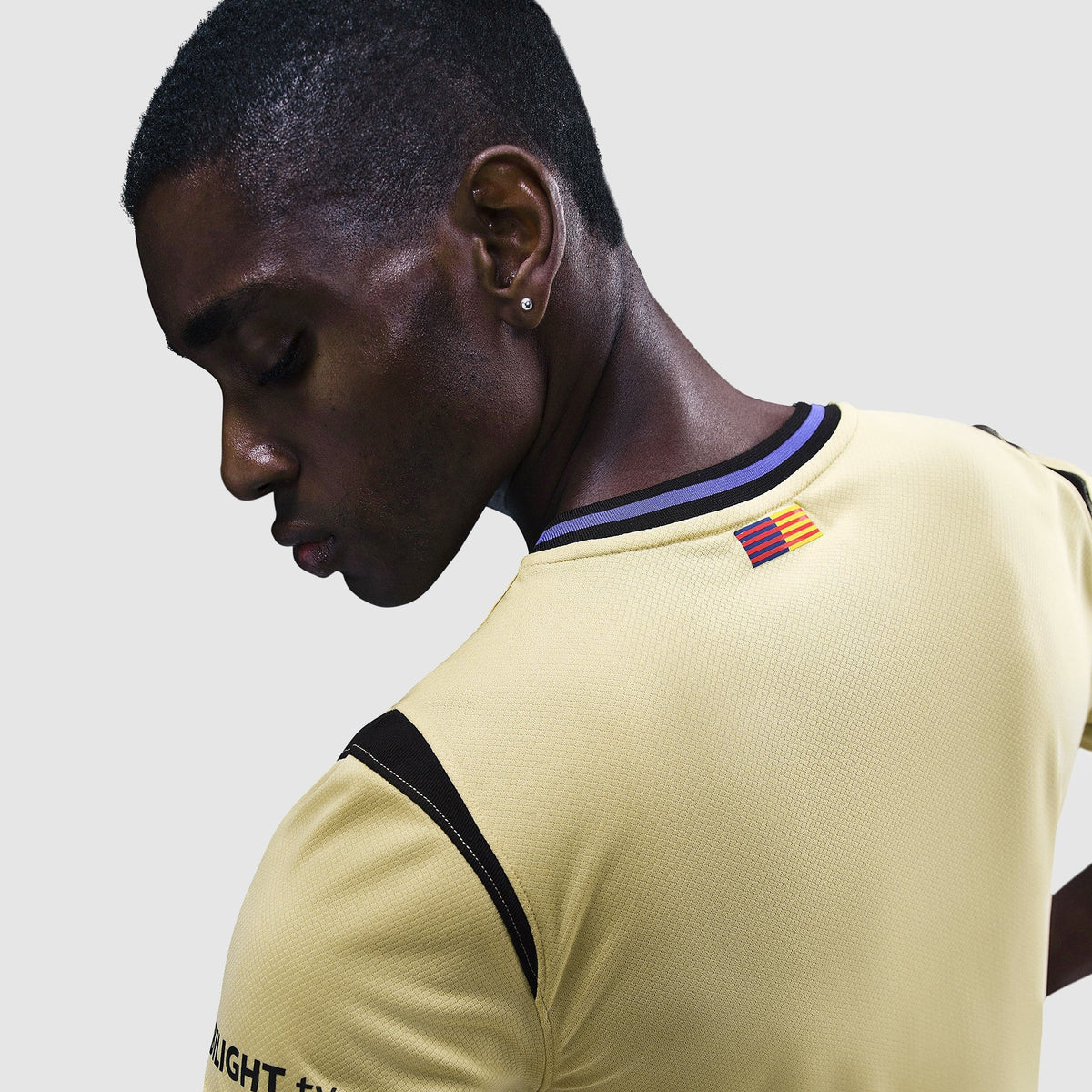 Barcelona Auswärts Trikot 2025/26 - Schulterdetail