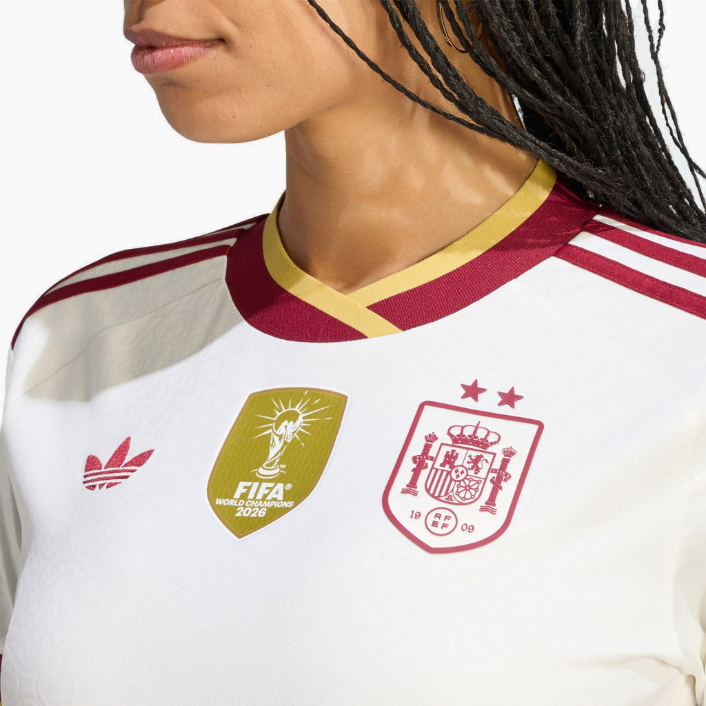 Spanien 2026 Auswärts Weltmeister Damentrikot - Wappendetail