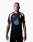 Celta away jersey 2026/27 - front on model