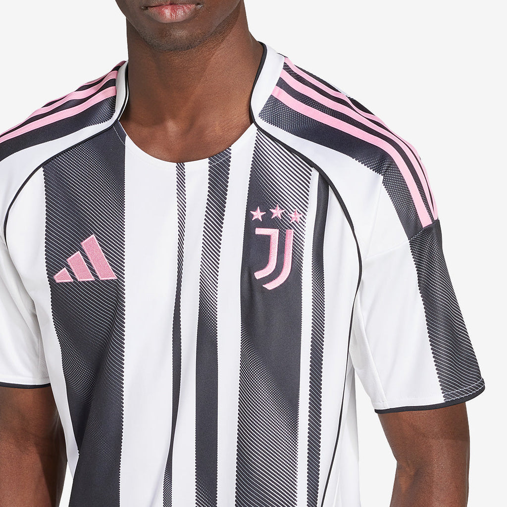 Juventus Heim Trikot 2025/26 - Brustdetail
