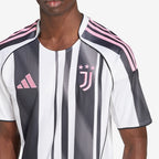 Juventus Heim Trikot 2025/26 - Brustdetail