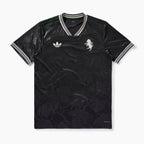 Juventus Dritte Trikot 2025/26 - Vorderansicht im Studio