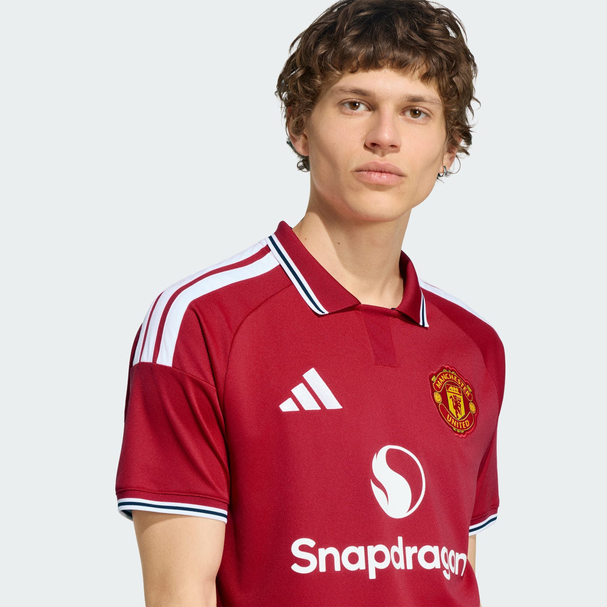 Manchester united home jersey 2026/27 - chest detail