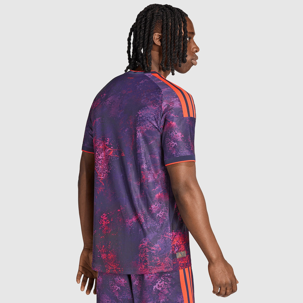 Bayern munich Dritte Spielerversion Trikot 2026/27 - Rückansicht am Modell