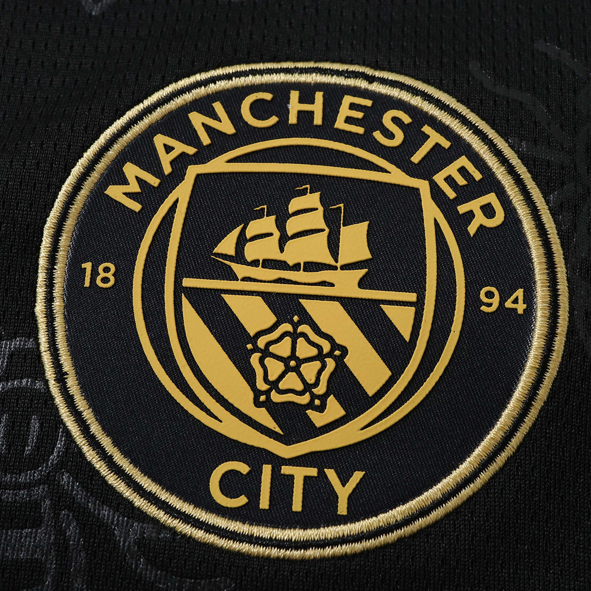 Manchester city away jersey 2026/27 - crest detail