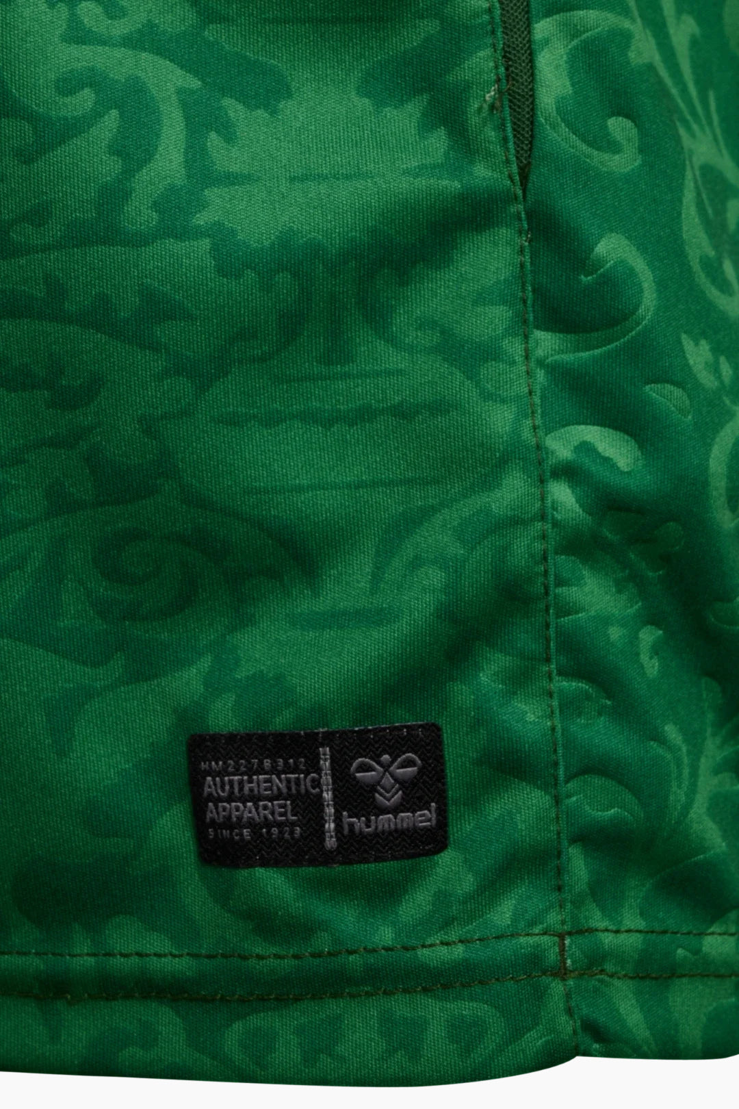 Real betis Kinder Auswärts kit 2026/27 - Detail des Saumetiketts