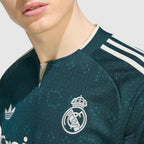 Real madrid Auswärts Langarm Trikot 2026/27 - Brustdetail