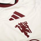 Manchester united Dritte Trikot 2026/27 - Detail des Herstellerlogos