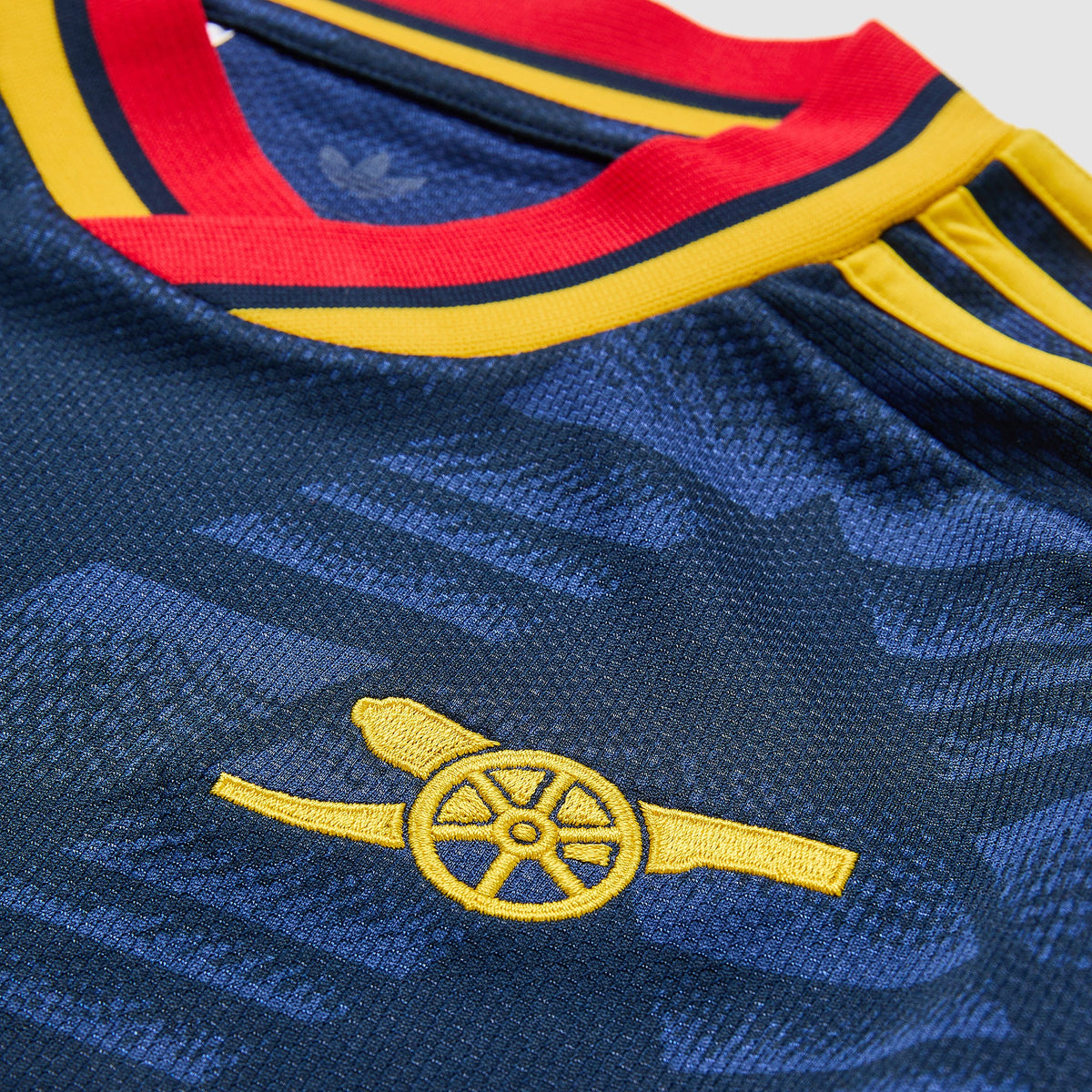 Arsenal kids away kit 2026/27 - collar detail