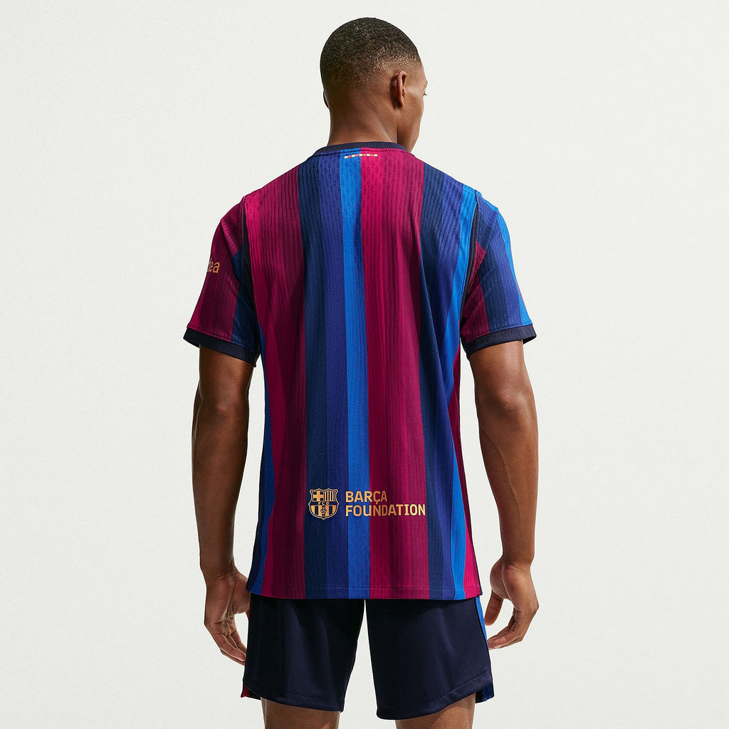 Barcelona 2026/27 Heim Spielerversion - Rueckansicht am Modell