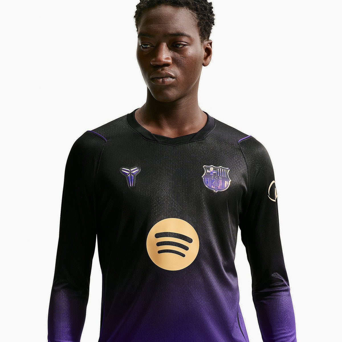 Barcelona 2026/27 Auswärts Langarm Fantrikot - Wappendetail