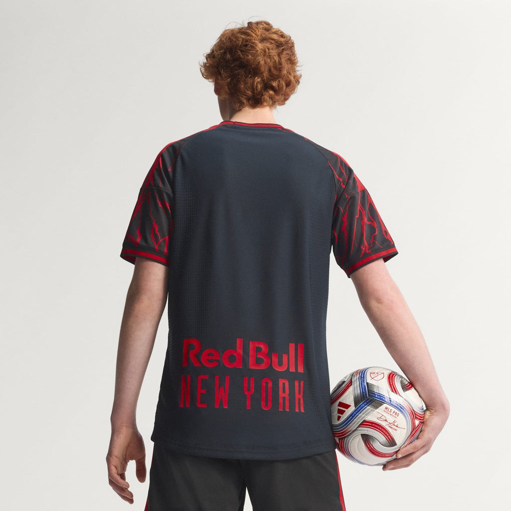 Camiseta versión jugador New York Red Bulls local 2026/27, foto editorial trasera