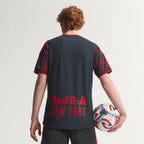 Camiseta versión jugador New York Red Bulls local 2026/27, foto editorial trasera