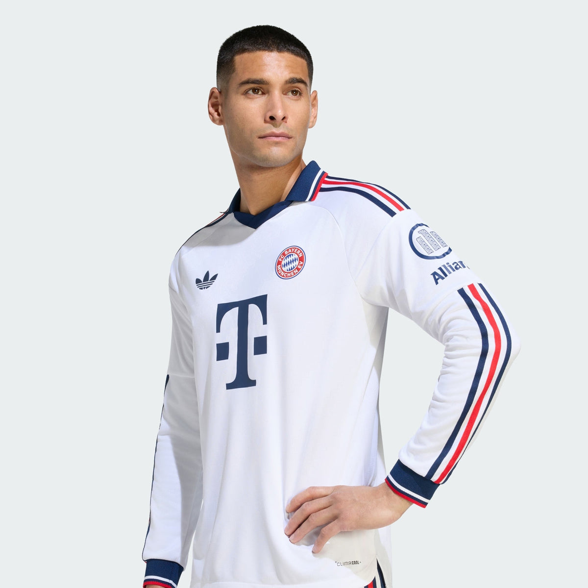 Bayern Munich 2026/27 away player version long sleeve, KANE 9 - three-quarter view showing the fit of the base shirt