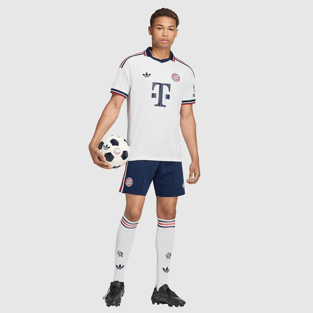 Bayern Munich 2026/27 away player jersey, KANE 9 - full-length front view of the base shirt worn by a model