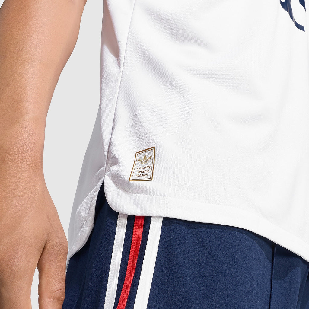 Bayern Munich 2026/27 away player jersey, KANE 9 - lower hem and performance label detail of the player version