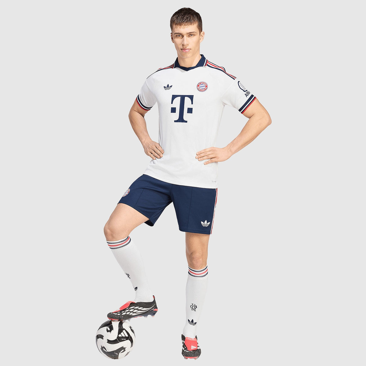 Bayern München 2026/27 Auswärts Fantrikot, KANE 9 - Ganzkörperansicht zur Passform des Basistrikots