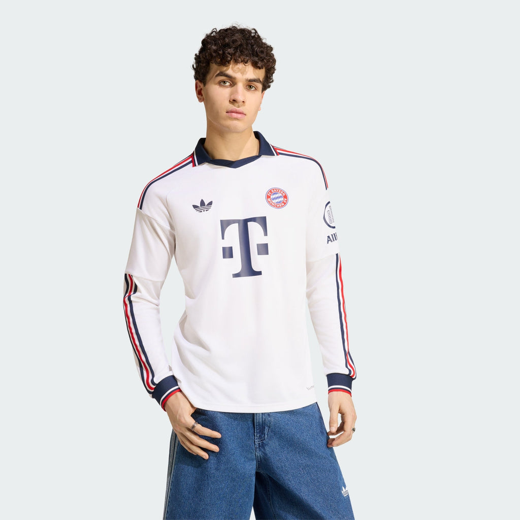 Bayern Munich 2026/27 away fan shirt long sleeve, KANE 9 - front view of the base shirt worn by a model