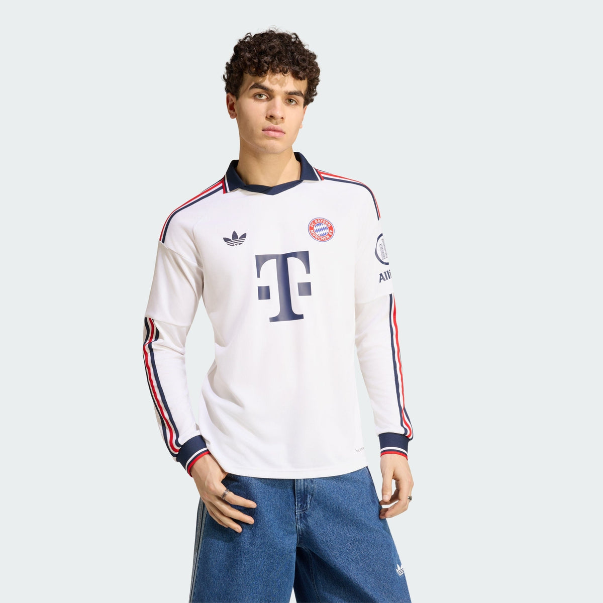Bayern Munich 2026/27 away fan shirt long sleeve, KANE 9 - front view of the base shirt worn by a model