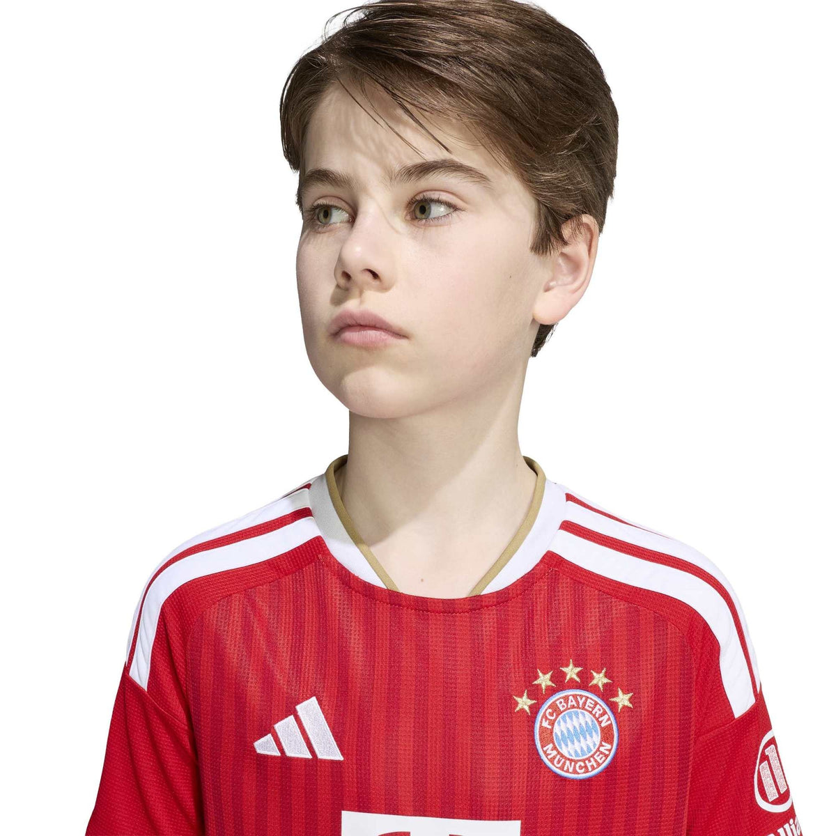 Bayern Munich 2026/27 home kids kit, KANE 9 - crest, collar and shoulder detail