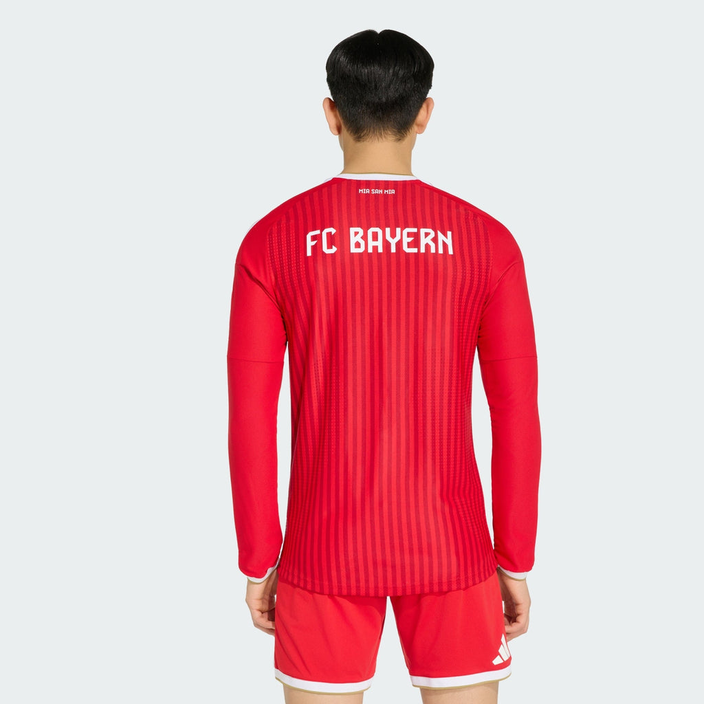 Bayern Munich 2026/27 home player version long sleeve, KANE 9 - back view of the base shirt worn by a model