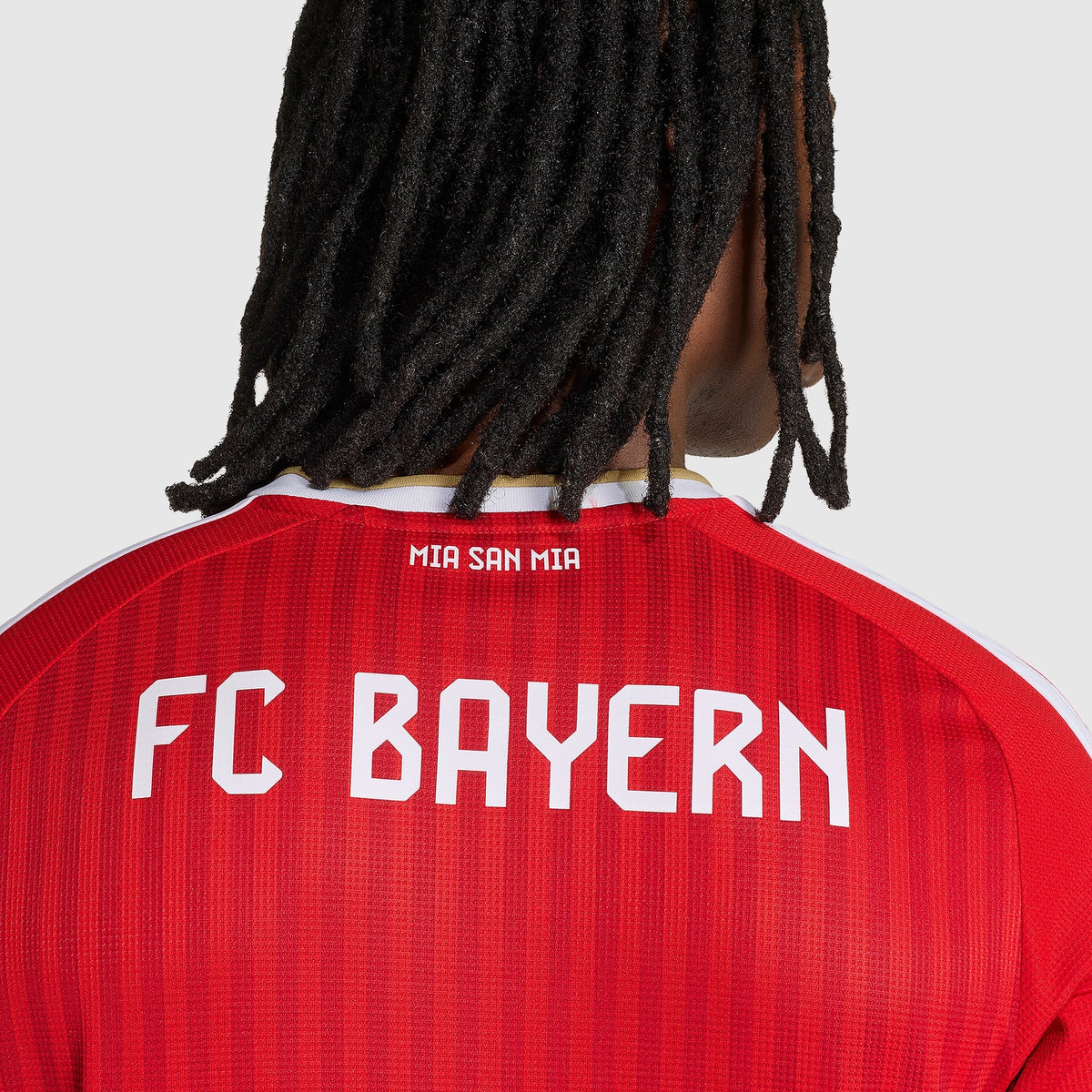 Bayern Munich 2026/27 home fan shirt long sleeve, KANE 9 - back neckline and fabric detail