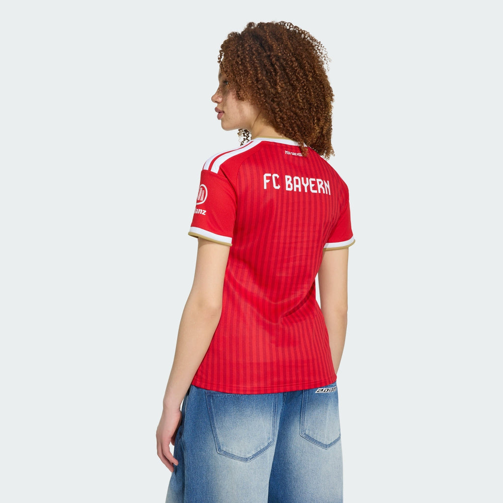 Bayern Munich 2026/27 home women's shirt, KANE 9 - back view of the base shirt worn by a model