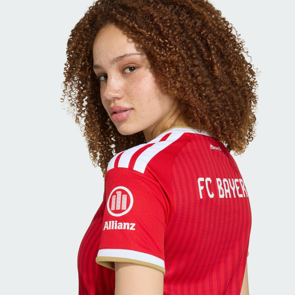 Bayern Munich 2026/27 home women's shirt, KANE 9 - crest, collar and shoulder detail