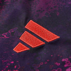 Bayern München 2026/27 Third Kinder-Set, KANE 9 - Detail von Herstellerlogo und Trikotstoff