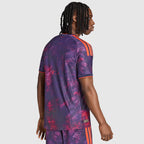 Bayern Munich 2026/27 third player version, KANE 9 - back view of the base shirt worn by a model