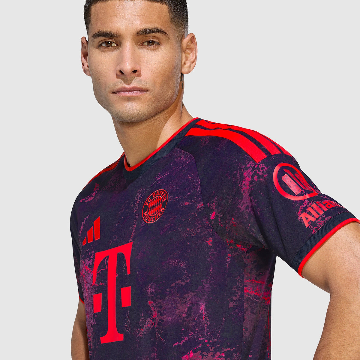 Bayern Munich 2026/27 third fan shirt, KANE 9 - crest, collar and shoulder detail