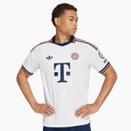 Bayern Munich 2026/27 Away player jersey, KANE 9 - front view worn by a model