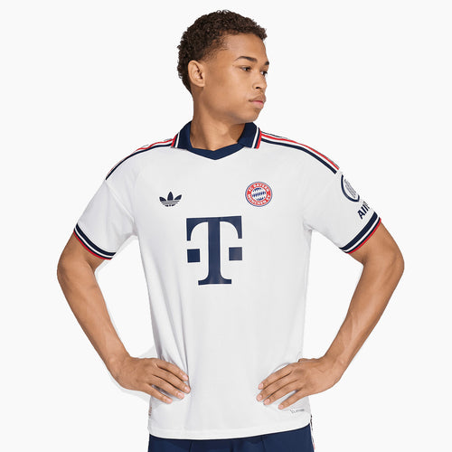 FC Bayern München 2026/27 Auswärts-Spielertrikot, KANE 9 - Vorderansicht am Modell