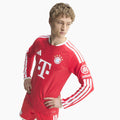 Bayern Munich 2026/27 Home player jersey long sleeve, KANE 9 - front view worn by a model