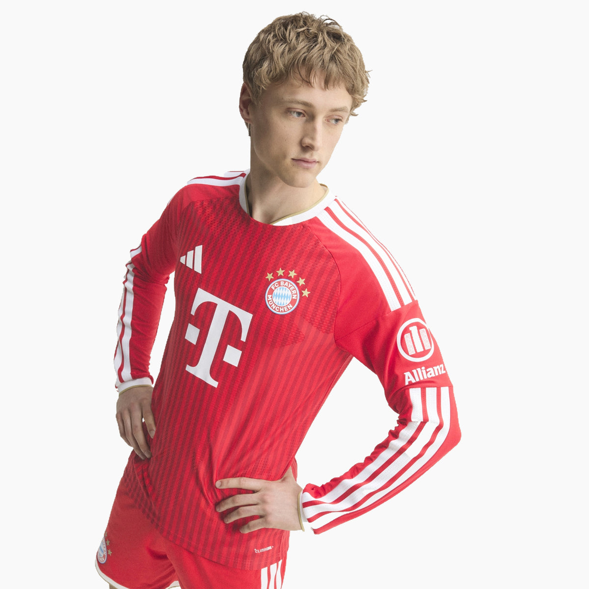 FC Bayern München 2026/27 Heim-Spielertrikot Langarm, KANE 9 - Vorderansicht am Modell