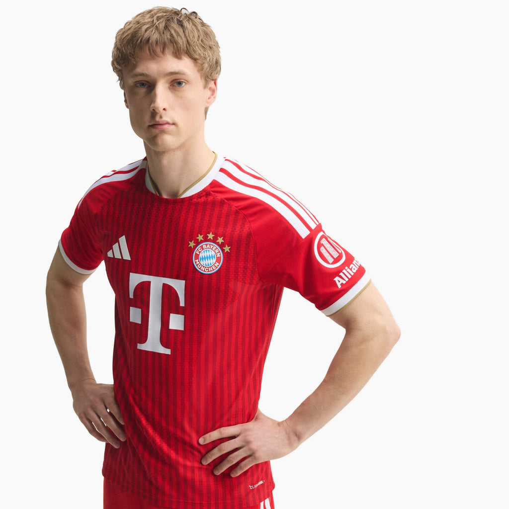 Bayern Munich 2026/27 Home player jersey, KANE 9 - front view worn by a model