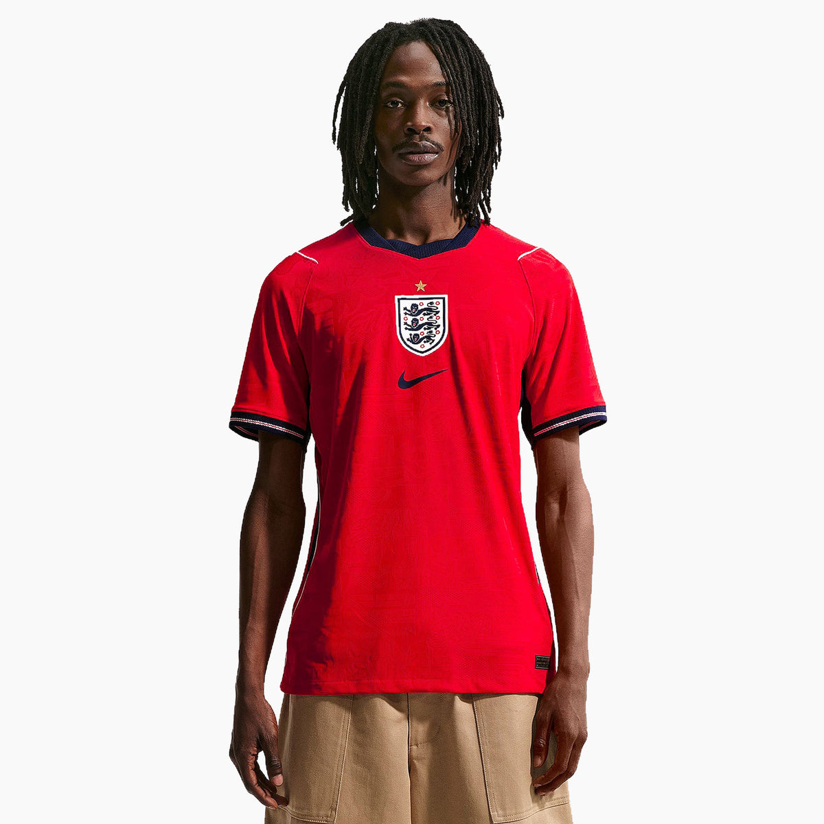 England 2026 Auswärts-Spielertrikot, KANE 9 - Vorderansicht am Modell