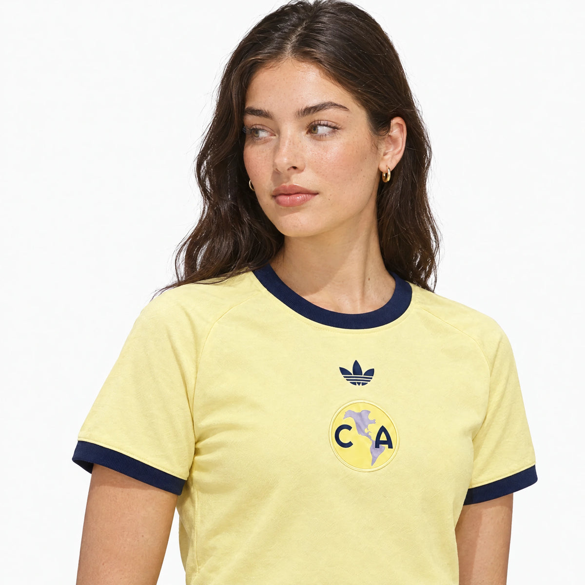 Camiseta Mujer 110 Aniversario Club América 26/27 — detalle del escudo