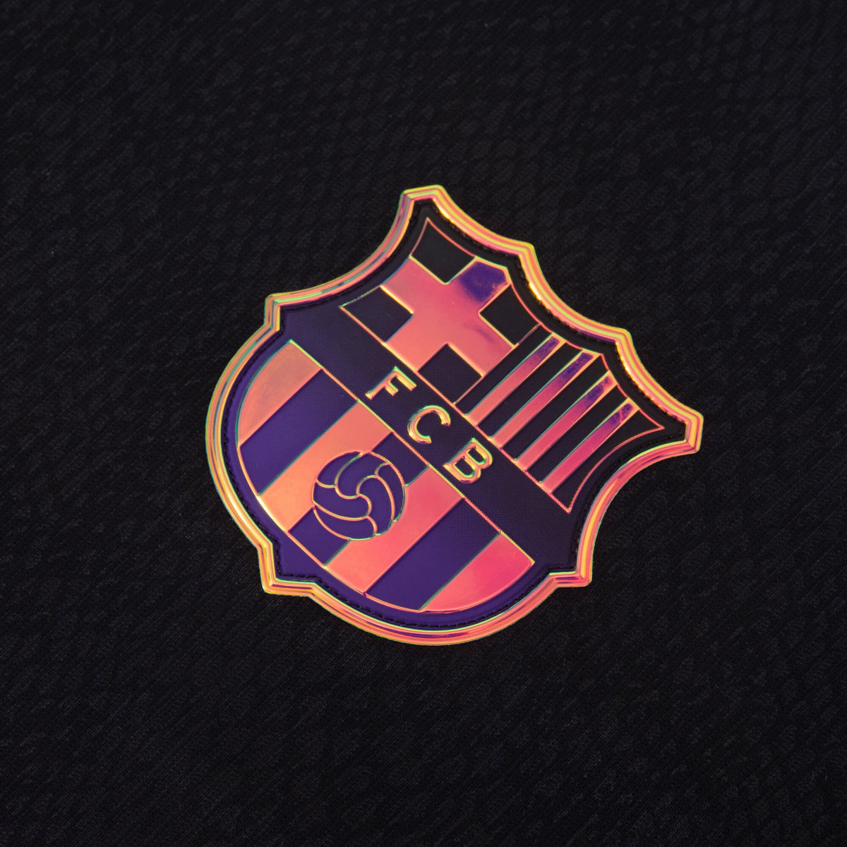 Barcelona Auswaerts Trikot 2026/27 - Detail des gestickten Wappens